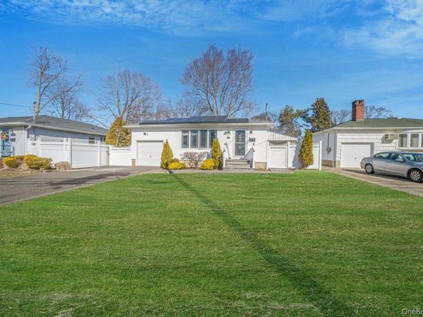 23 Pearsall Place, Deer Park NY 11729