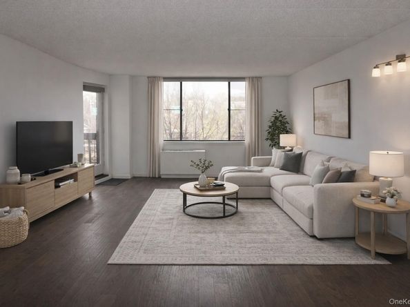 777 N Macquesten Parkway 308, Fleetwood NY 10552