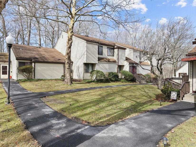 59 Kirby Close D, Yorktown Heights NY 10598