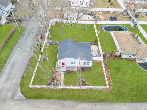 220 Woodycrest Drive, Holtsville NY 11742