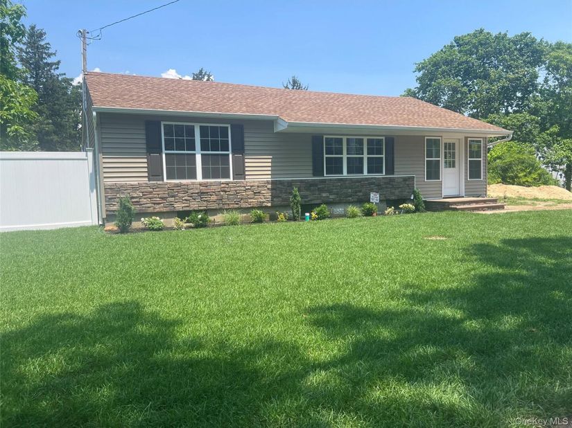 159 Alexander Avenue, Holbrook NY 11741