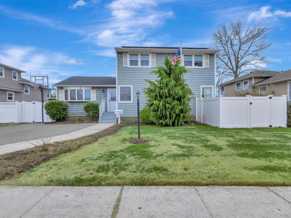 3654 Locust Avenue, Seaford NY 11783