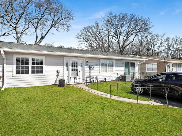 279 Berwick Court B, Ridge NY 11961