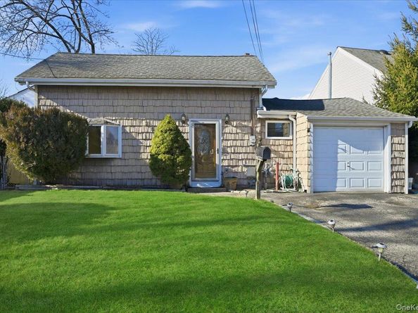 2522 Hewlett Lane, Bellmore NY 11710