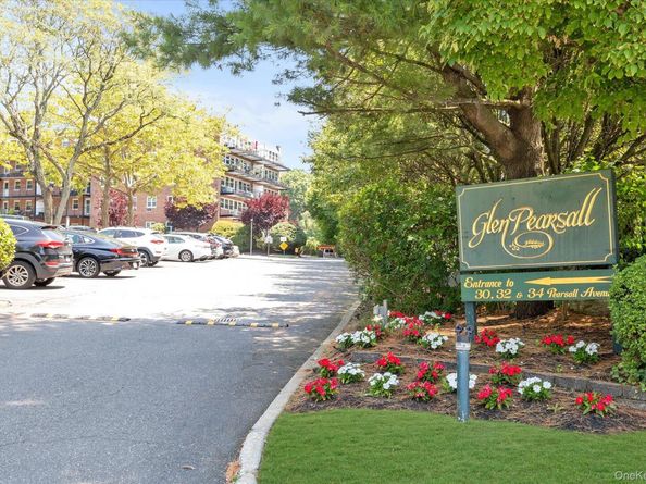 32 Pearsall Avenue 3F, Glen Cove NY 11542