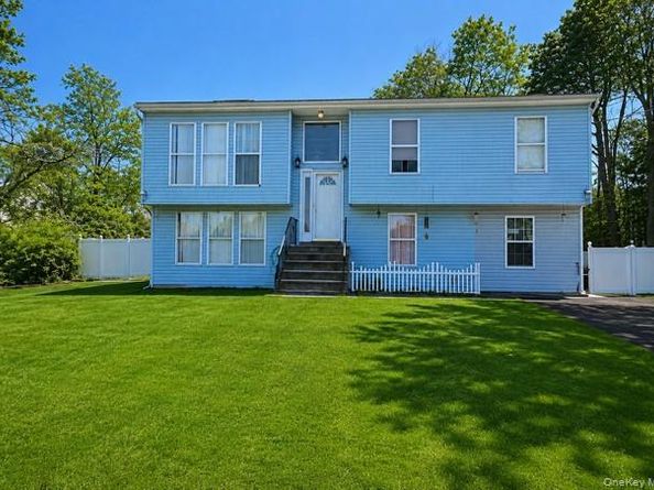 54 Beacon Street, Shirley NY 11967