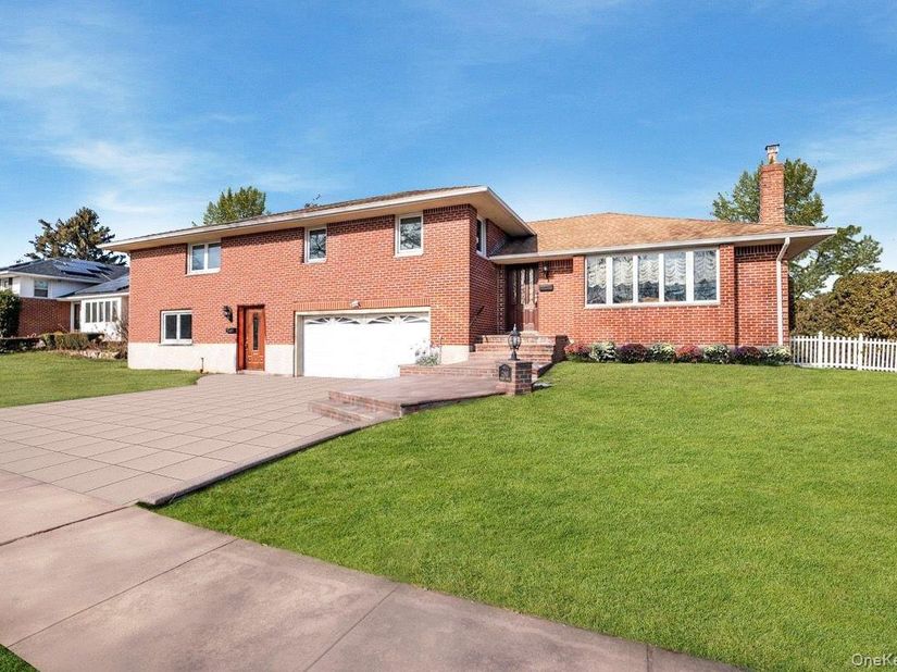 780 Regent Drive, Westbury NY 11590