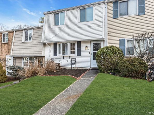 117 Hill Spur, Calverton NY 11933