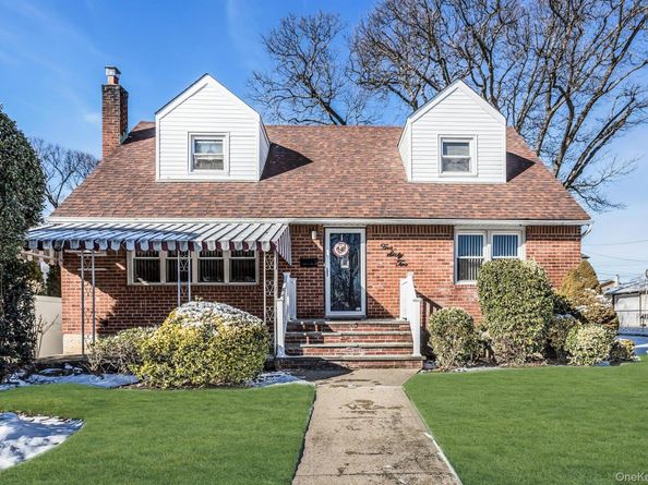 562 Arcadian Avenue, Valley Stream NY 11580