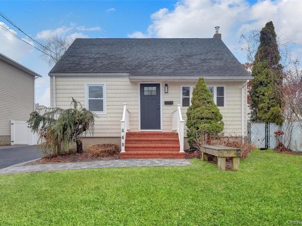 449 N Indiana Avenue, Lindenhurst NY 11757