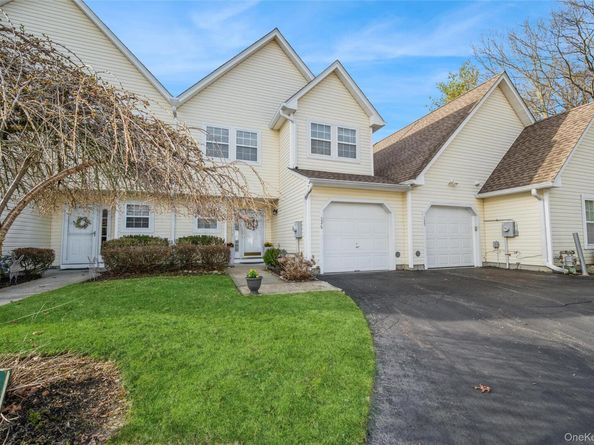 326 Erin Lane, East Setauket NY 11733