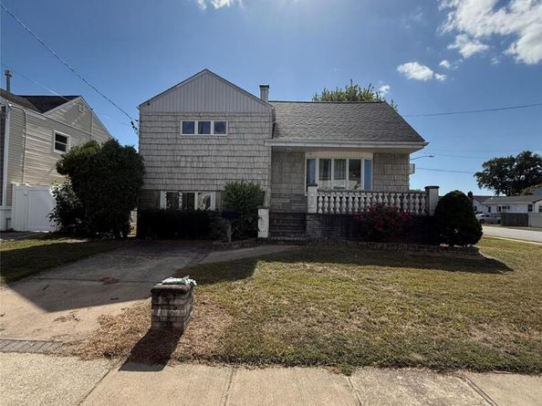 49 Noble Street, North Babylon NY 11703