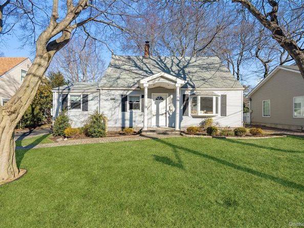 23 Harvard Street, Roslyn Heights NY 11577