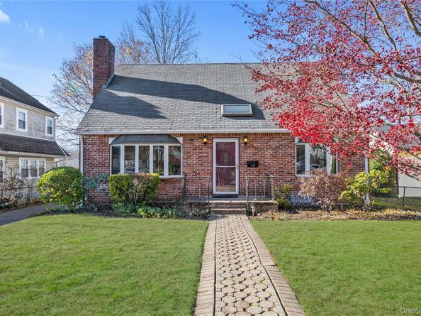 10 Fairfield Avenue, Port Washington NY 11050