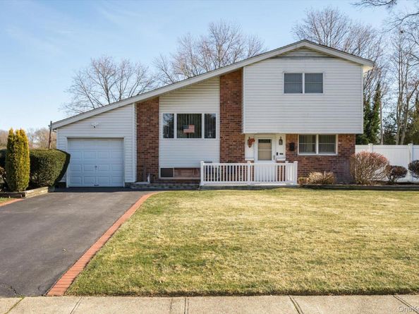 1 Shawnee Lane, Commack NY 11725