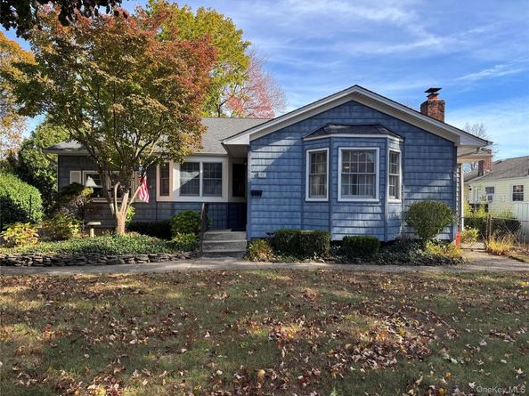 91 8th Ave, Kings Park NY 11754