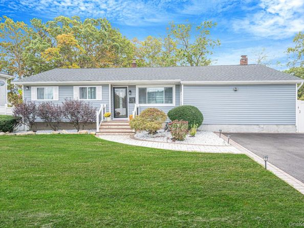 21 Francisco Avenue, Central Islip NY 11722