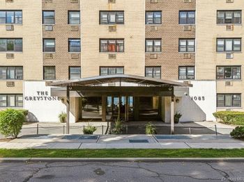 1085 Warburton Avenue