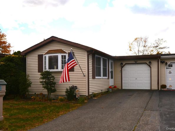 19 Dogwood Lane, Manorville NY 11949