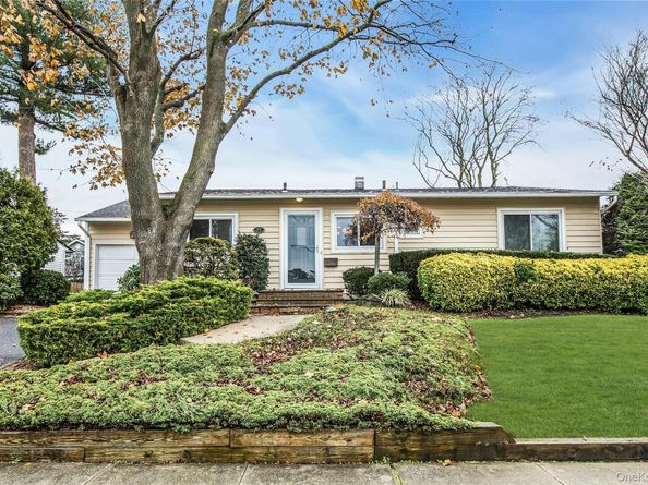 27 Abbey Lane, Plainview NY 11803