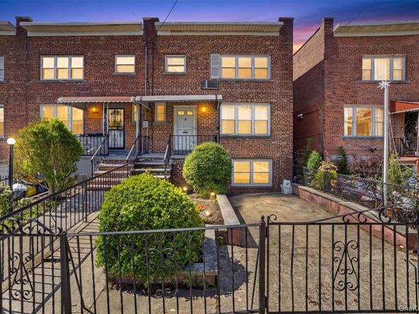 1124 E 213th Street, Bronx NY 10469