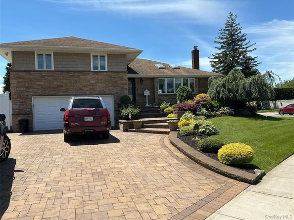 909 Berkshire Drive, Westbury NY 11590