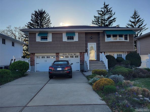 1678 Park Avenue, Merrick NY 11566