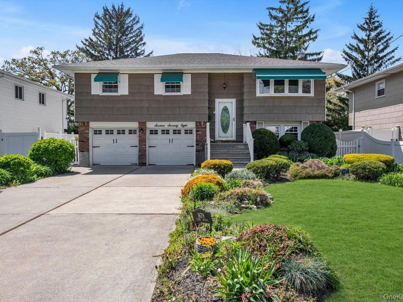 1678 Park Avenue, Merrick NY 11566