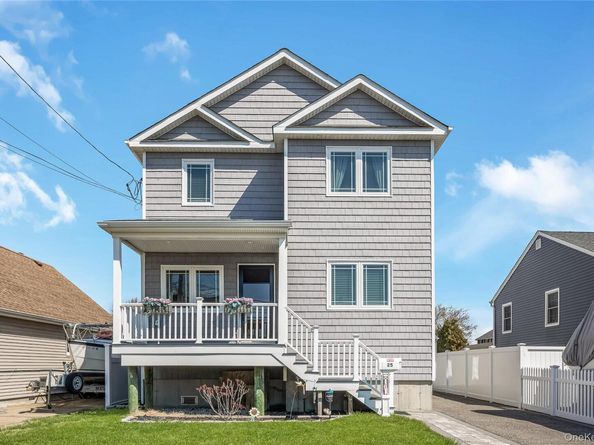 25 Cape Road, Amityville NY 11701