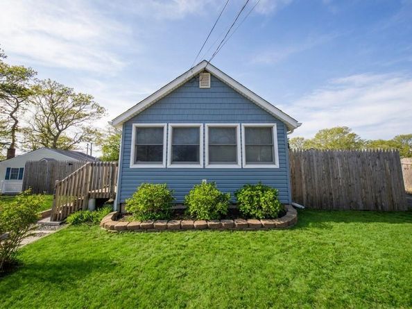 415 Locust Drive, Rocky Point NY 11778