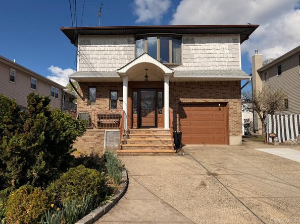208 Doris Avenue, Franklin Square NY 11010