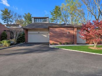 115 Eagles Crescent