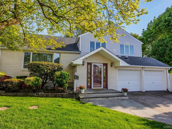 41 Robert Circle, Syosset NY 11791