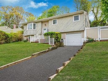 8 Gaymor Lane