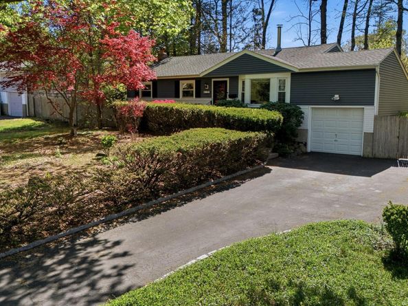 123 Foxdale Lane, Port Jefferson NY 11777