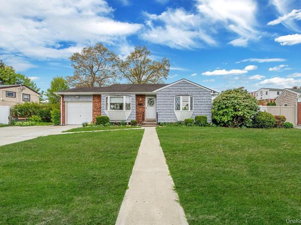 312 W 16th Street, Deer Park NY 11729