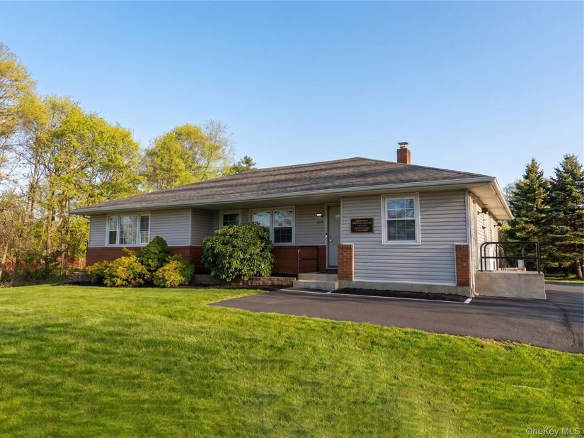 3250 Sunrise Highway, East Islip NY 11730