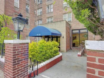 67-25 Dartmouth Street