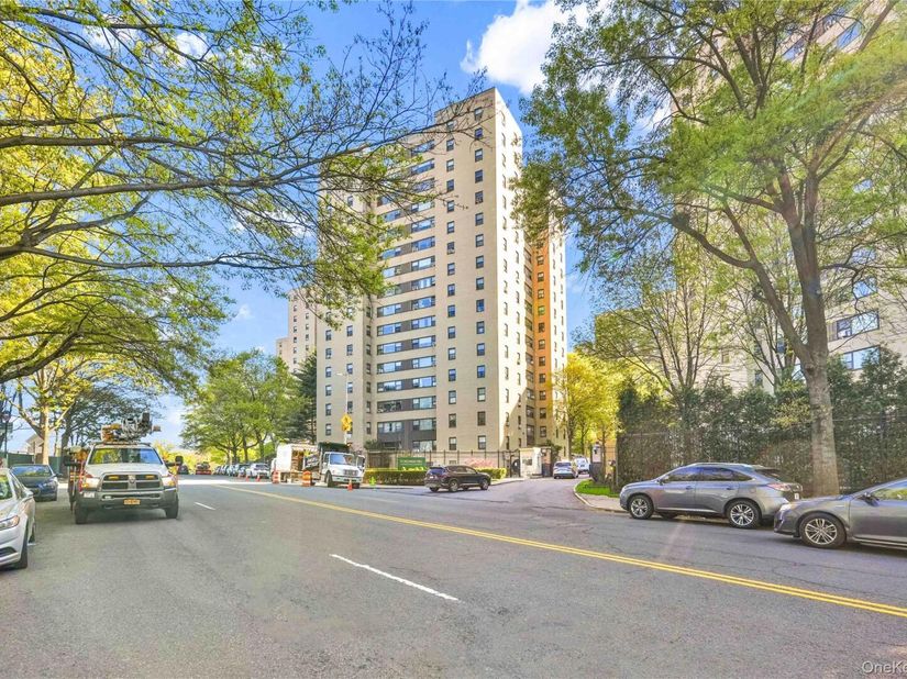 3 Fordham Hill Oval 1F, Bronx NY 10468