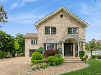 27 Greenlawn Boulevard