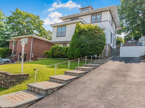 7 Elaine Terrace, Yonkers NY 10701
