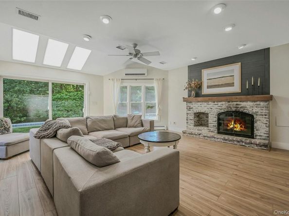 6 Settlers Way, East Setauket NY 11733