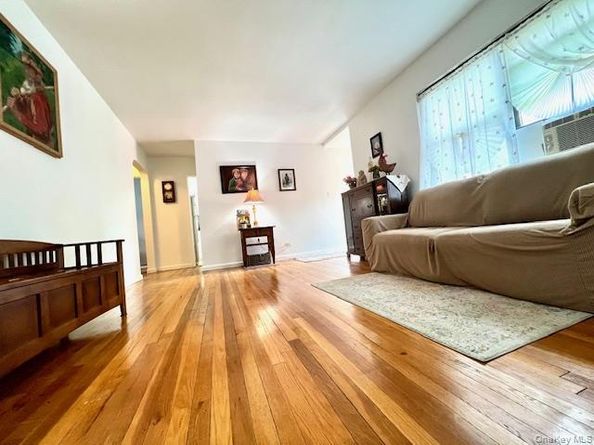 219-36 74 Avenue 323A1, Bayside NY 11364