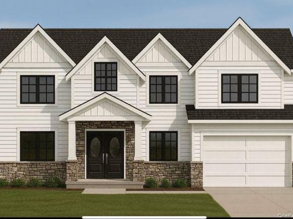 85 Roundtree Drive, Plainview NY 11803