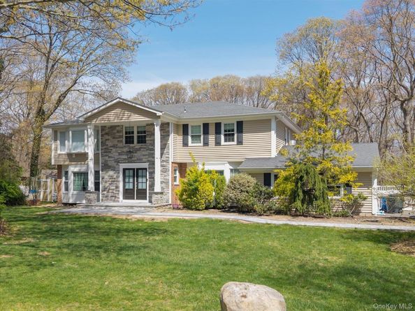 10 Stony Run Court, Dix Hills NY 11746