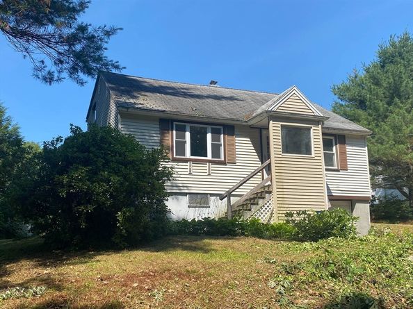 6 Oak Dr, Oxford MA 01540