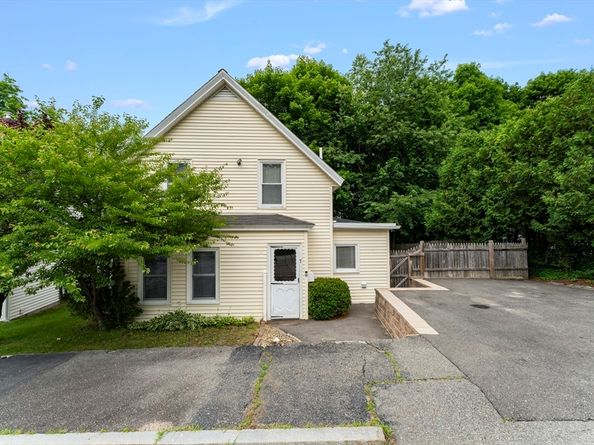 7 Terrace Pl, Fitchburg MA 01420