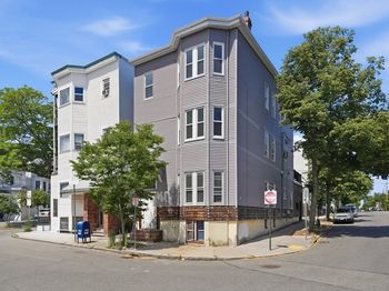 487-489 Sumner Street