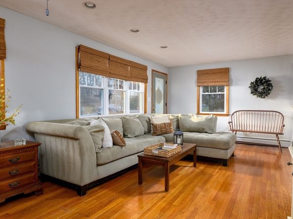 95 Saint Nicholas Avenue, Worcester MA 01606