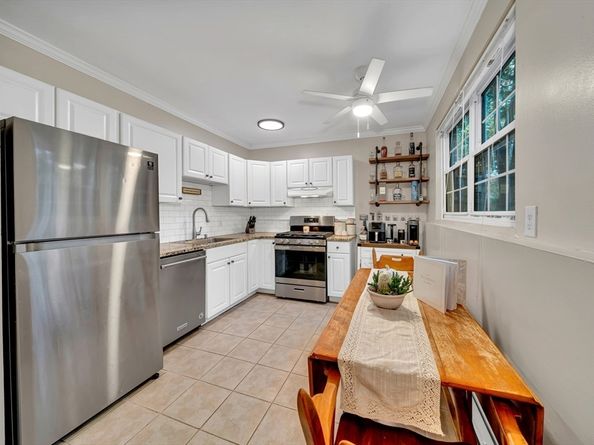 70 Farrwood Ave 7, North Andover MA 01845